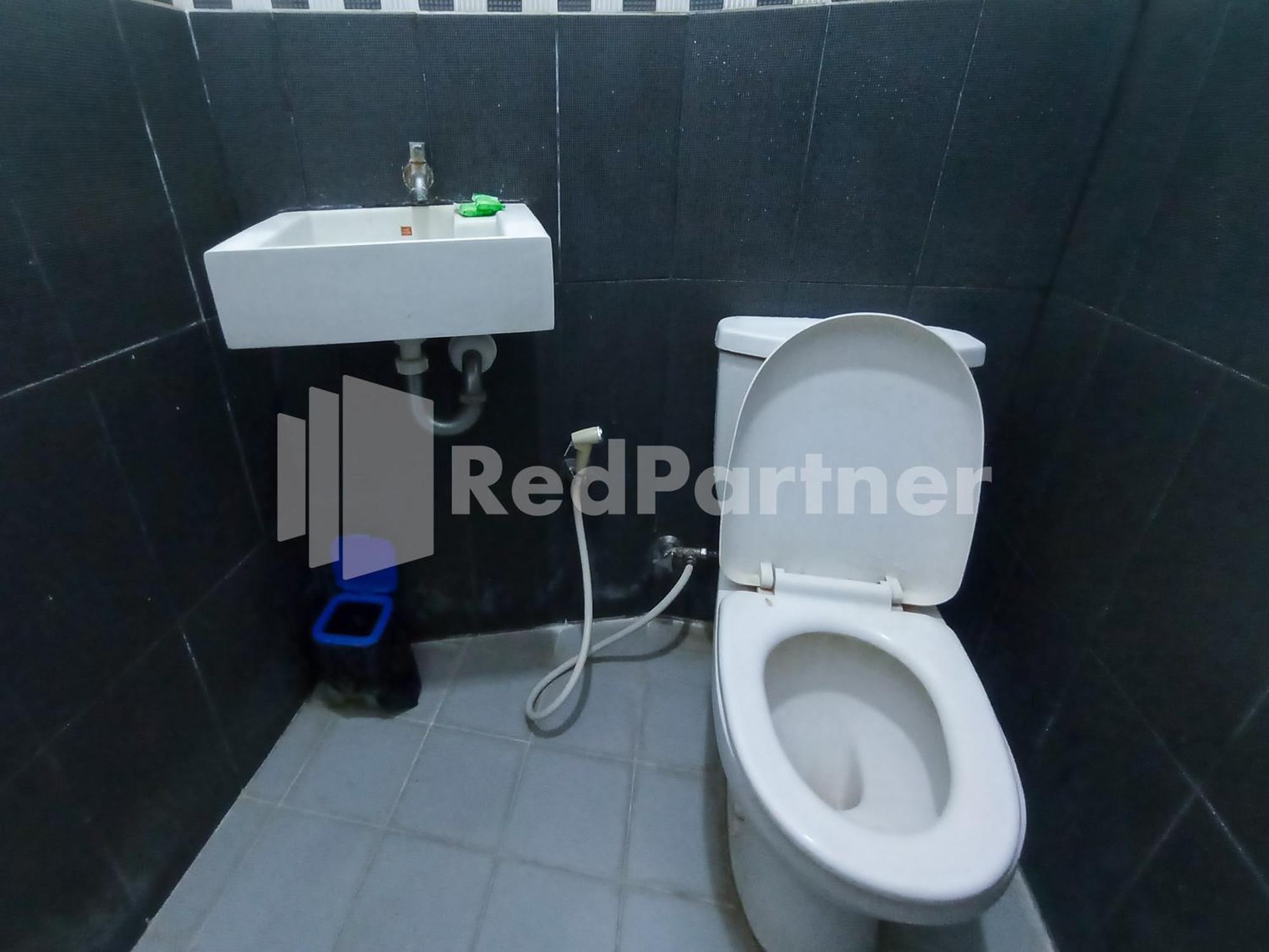 Nillo Hotel Kebumen Mitra Reddoorz Exterior foto